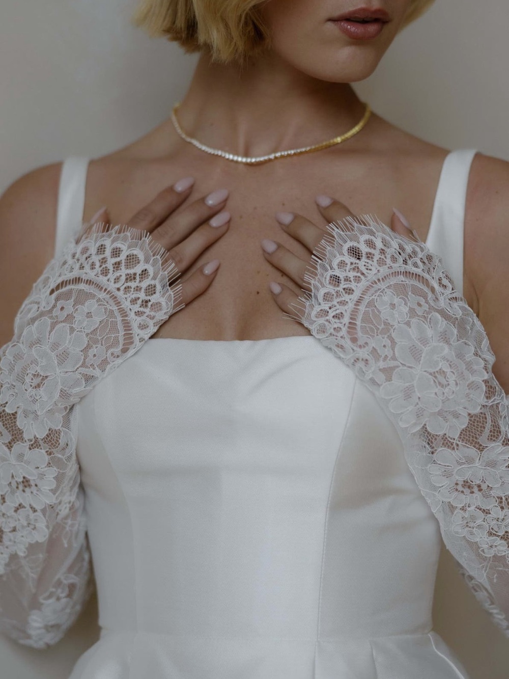 Madeline Gloves - White Lace - Picture 2 of 7